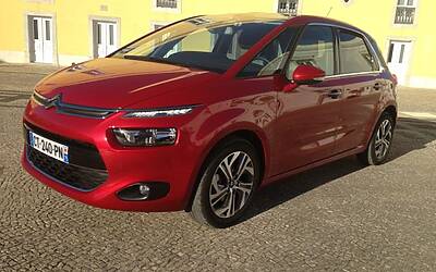 LANCIO EUROPEO DI CITROEN C4 PICASSO A LISBONA CON LA NUOVA DOTAZIONE TECNOLOGICA DOPPIO DISPLAY DA 12 e 7 POLLICI CON LA CONNESSIONE INTEGRATA ALLA RETE E APP DEDICATE 118