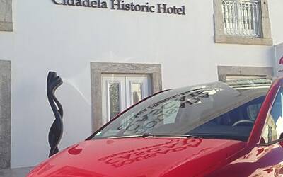 LANCIO EUROPEO DI CITROEN C4 PICASSO A LISBONA CON LA NUOVA DOTAZIONE TECNOLOGICA DOPPIO DISPLAY DA 12 e 7 POLLICI CON LA CONNESSIONE INTEGRATA ALLA RETE E APP DEDICATE 208