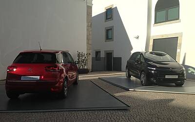 LANCIO EUROPEO DI CITROEN C4 PICASSO A LISBONA CON LA NUOVA DOTAZIONE TECNOLOGICA DOPPIO DISPLAY DA 12 e 7 POLLICI CON LA CONNESSIONE INTEGRATA ALLA RETE E APP DEDICATE 220