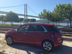 LANCIO EUROPEO DI CITROEN C4 PICASSO A LISBONA CON LA NUOVA DOTAZIONE TECNOLOGICA DOPPIO DISPLAY DA 12 e 7 POLLICI CON LA CONNESSIONE INTEGRATA ALLA RETE E APP DEDICATE 247