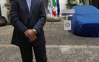 La cerimonia di consegna a palazzo cusani della nuova fiat grande punto donata dal rotary club milano net alla fondazione asilo mariuccia 04