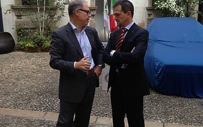 La cerimonia di consegna a palazzo cusani della nuova fiat grande punto donata dal rotary club milano net alla fondazione asilo mariuccia 08