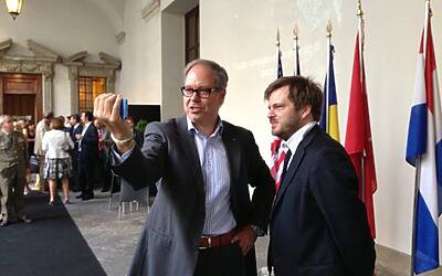 La cerimonia di consegna a palazzo cusani della nuova fiat grande punto donata dal rotary club milano net alla fondazione asilo mariuccia 14