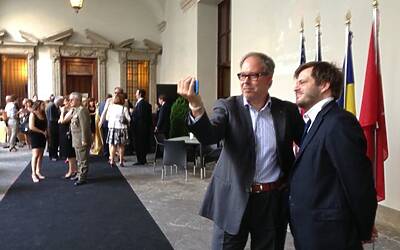 La cerimonia di consegna a palazzo cusani della nuova fiat grande punto donata dal rotary club milano net alla fondazione asilo mariuccia 16