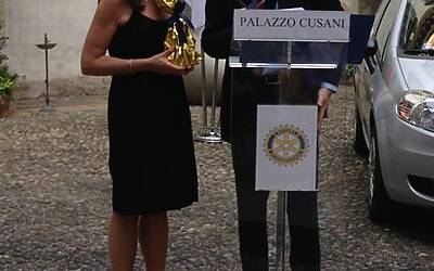 La cerimonia di consegna a palazzo cusani della nuova fiat grande punto donata dal rotary club milano net alla fondazione asilo mariuccia 33