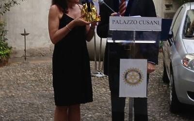 La cerimonia di consegna a palazzo cusani della nuova fiat grande punto donata dal rotary club milano net alla fondazione asilo mariuccia 34