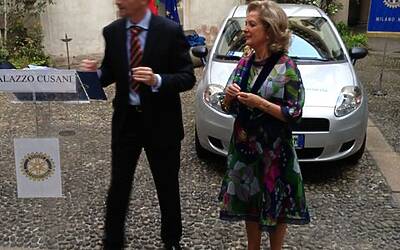 La cerimonia di consegna a palazzo cusani della nuova fiat grande punto donata dal rotary club milano net alla fondazione asilo mariuccia 43