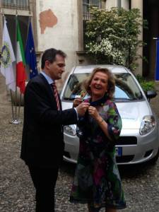 La cerimonia di consegna a palazzo cusani della nuova fiat grande punto donata dal rotary club milano net alla fondazione asilo mariuccia 44