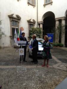 La cerimonia di consegna a palazzo cusani della nuova fiat grande punto donata dal rotary club milano net alla fondazione asilo mariuccia 48