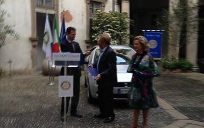 La cerimonia di consegna a palazzo cusani della nuova fiat grande punto donata dal rotary club milano net alla fondazione asilo mariuccia 48