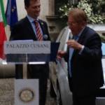 La cerimonia di consegna a palazzo cusani della nuova fiat grande punto donata dal rotary club milano net alla fondazione asilo mariuccia 53