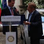 La cerimonia di consegna a palazzo cusani della nuova fiat grande punto donata dal rotary club milano net alla fondazione asilo mariuccia 54