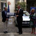 La cerimonia di consegna a palazzo cusani della nuova fiat grande punto donata dal rotary club milano net alla fondazione asilo mariuccia 56