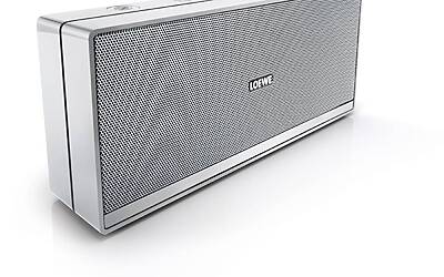 Loewe Speaker2go silver 02 RGB