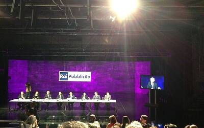 SERATA DI GALA RAI TV CON PRESENTAZIONE DEI PALINSESTI AUTUNNALI E DEI NUOVI PROGRAMMI TELEVISIVI NEGLI STUDI TELEVISIVI DI MILANO 011