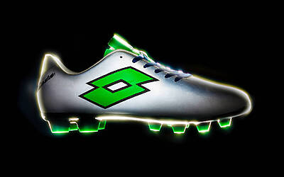 particolare della Solista la scarpa catarifrangente della Lotto