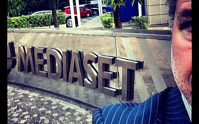 ANNUNCI E NOVITA MEDIASET PRESENTAZIONE PALINSESTI AUTUNNO 2013 INTERVISTA CON PIERSILVIO BERLUSCONI E PIERO CHIAMBRETTI CENA PREPARATA DA DAVIDE OLDANI NUOVA PROGRAMMAZIONE TV CANALE 5 ITALIA 1 RETE 4 04