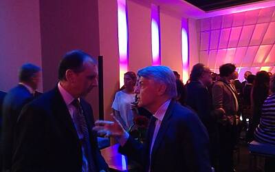 ANNUNCI E NOVITA MEDIASET PRESENTAZIONE PALINSESTI AUTUNNO 2013 INTERVISTA CON PIERSILVIO BERLUSCONI E PIERO CHIAMBRETTI CENA PREPARATA DA DAVIDE OLDANI NUOVA PROGRAMMAZIONE TV CANALE 5 ITALIA 1 RETE 4 15