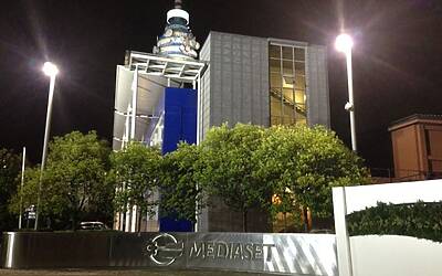 ANNUNCI E NOVITA MEDIASET PRESENTAZIONE PALINSESTI AUTUNNO 2013 INTERVISTA CON PIERSILVIO BERLUSCONI E PIERO CHIAMBRETTI CENA PREPARATA DA DAVIDE OLDANI NUOVA PROGRAMMAZIONE TV CANALE 5 ITALIA 1 RETE 4 74