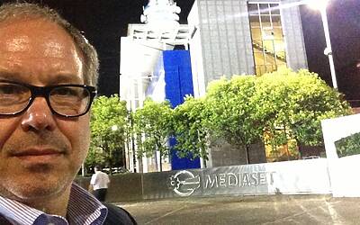 ANNUNCI E NOVITA MEDIASET PRESENTAZIONE PALINSESTI AUTUNNO 2013 INTERVISTA CON PIERSILVIO BERLUSCONI E PIERO CHIAMBRETTI CENA PREPARATA DA DAVIDE OLDANI NUOVA PROGRAMMAZIONE TV CANALE 5 ITALIA 1 RETE 4 76