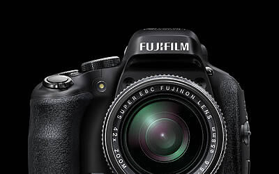 HS50EXR Black Front Package r93