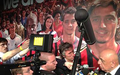 Nella location del Byblos di Milano adidas ed A.C. Milan hanno presentato ufficialmente la nuova maglia della stagione 20132014 02