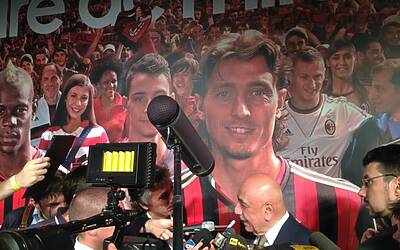 Nella location del Byblos di Milano adidas ed A.C. Milan hanno presentato ufficialmente la nuova maglia della stagione 20132014 10