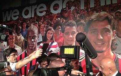 Nella location del Byblos di Milano adidas ed A.C. Milan hanno presentato ufficialmente la nuova maglia della stagione 20132014 11