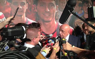 Nella location del Byblos di Milano adidas ed A.C. Milan hanno presentato ufficialmente la nuova maglia della stagione 20132014 12