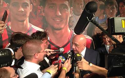 Nella location del Byblos di Milano adidas ed A.C. Milan hanno presentato ufficialmente la nuova maglia della stagione 20132014 13