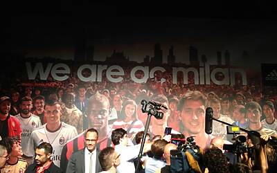 Nella location del Byblos di Milano adidas ed A.C. Milan hanno presentato ufficialmente la nuova maglia della stagione 20132014 29