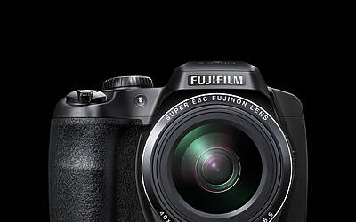 S8200 Black Front Package r100