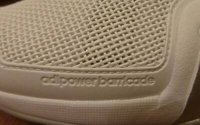 la punta delle adidas barricade 8