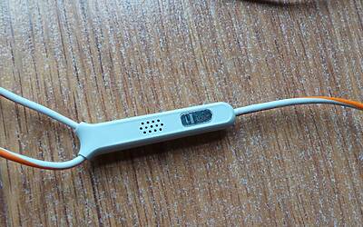 particolare del microfono delle nuove Cuffie sportive Bose SIE2