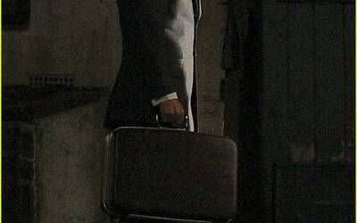 henry cavill suits up on man from uncle set 11