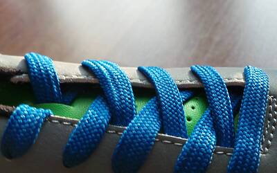 i lacci azzurri delle Lotto Solista sono molto appariscenti