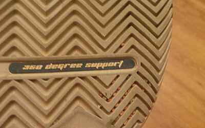 lottima suola delle adidas barricade 8 presenta la controindicazione che le pietre più piccole sincastrano