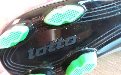 nella parte posteriore delle Lotto Solista ci sono i tacchetti lamellari