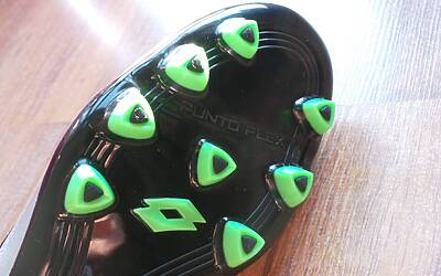 particolare ed affascinante la tacchettatura delle Lotto Solista