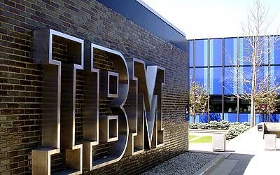 Il calo dei fatturati non peggiora il margine di profitto per IBM che ha saputo trovare nuove linee di business digitale alternative
