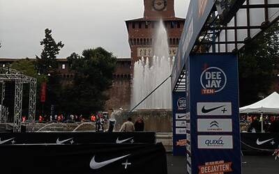 deejay ten milano 2013 le foto ed i video migliori non ufficiali della Deejay Ten milano 2013 guarda se ci sei anche tu tra i partecipanti alla corsa divertente di milano insieme a Radio Deejay e Linus 01