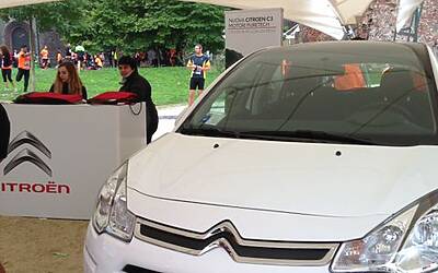 deejay ten milano 2013 le foto ed i video migliori non ufficiali della Deejay Ten milano 2013 guarda se ci sei anche tu tra i partecipanti alla corsa divertente di milano insieme a Radio Deejay e Linus 08