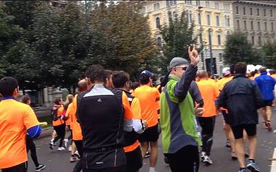 deejay ten milano 2013 le foto ed i video migliori non ufficiali della Deejay Ten milano 2013 guarda se ci sei anche tu tra i partecipanti alla corsa divertente di milano insieme a Radio Deejay e Linus 18