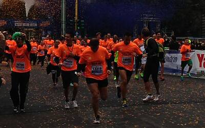 deejay ten milano 2013 le foto ed i video migliori non ufficiali della Deejay Ten milano 2013 guarda se ci sei anche tu tra i partecipanti alla corsa divertente di milano insieme a Radio Deejay e Linus 19