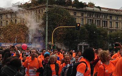 deejay ten milano 2013 le foto ed i video migliori non ufficiali della Deejay Ten milano 2013 guarda se ci sei anche tu tra i partecipanti alla corsa divertente di milano insieme a Radio Deejay e Linus 21