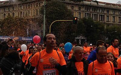 deejay ten milano 2013 le foto ed i video migliori non ufficiali della Deejay Ten milano 2013 guarda se ci sei anche tu tra i partecipanti alla corsa divertente di milano insieme a Radio Deejay e Linus 22