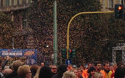 deejay ten milano 2013 le foto ed i video migliori non ufficiali della Deejay Ten milano 2013 guarda se ci sei anche tu tra i partecipanti alla corsa divertente di milano insieme a Radio Deejay e Linus 23