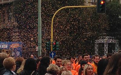 deejay ten milano 2013 le foto ed i video migliori non ufficiali della Deejay Ten milano 2013 guarda se ci sei anche tu tra i partecipanti alla corsa divertente di milano insieme a Radio Deejay e Linus 24