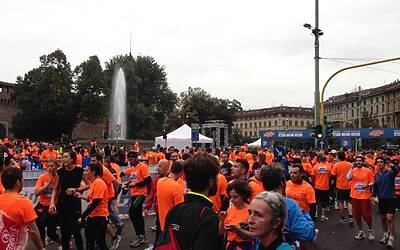 deejay ten milano 2013 le foto ed i video migliori non ufficiali della Deejay Ten milano 2013 guarda se ci sei anche tu tra i partecipanti alla corsa divertente di milano insieme a Radio Deejay e Linus 44