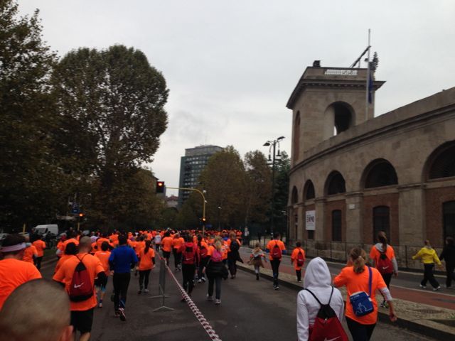 deejay ten milano 2013 le foto ed i video migliori non ufficiali della Deejay Ten milano 2013 guarda se ci sei anche tu tra i partecipanti alla corsa divertente di milano insieme a Radio Deejay e Linus correre corsa run running podisti podismo 25